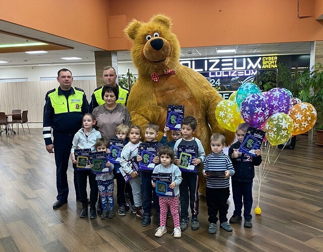 Ногинские полицейские провели благотворительный праздник для детей