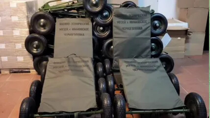 Военно-технический музей передал на передовую тележки для эвакуации раненых