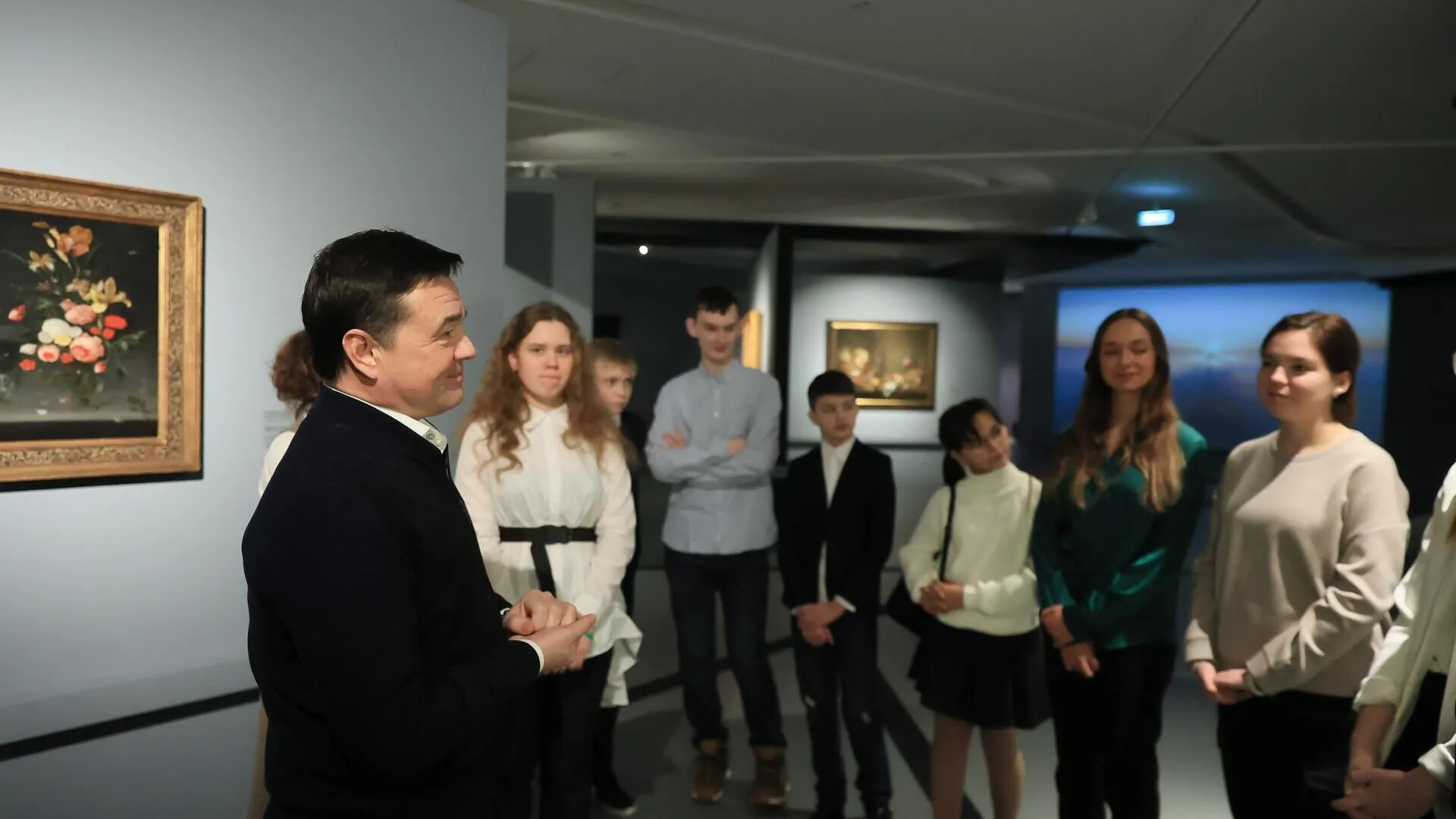 Андрей Воробьев посетил музей Новый Иерусалим вместе с ребятами, чьи близкие находятся в зоне СВО