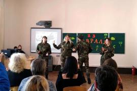 Богородские студенты поздравили педагогов с Днём защитника Отечества