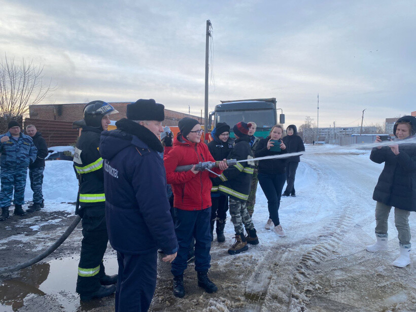 Работники 241-й пожарно-спасательной части «Мособлпожспас» провели день открытых дверей для детей из Ногинского Центра дополнительного образования
