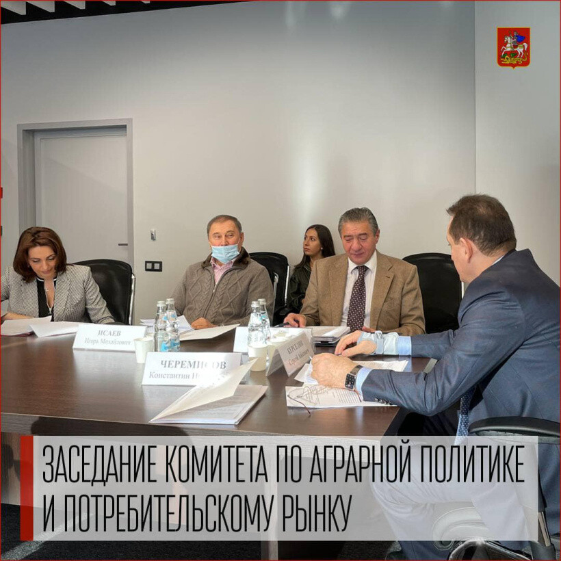 Депутат Мособлдумы Владимир Пекарев рассказал избирателям о важных вопросах заседания областного парламента