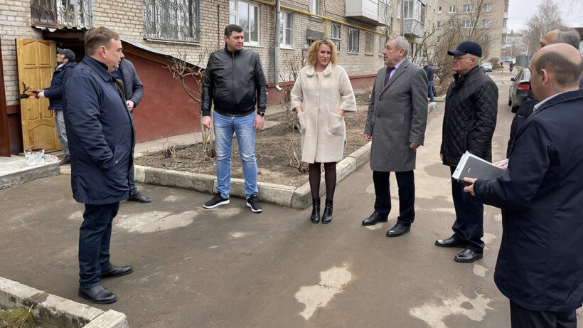 Депутаты проверили ход выполнения ремонта подъездов и работы по благоустройству в городе Старая Купавна