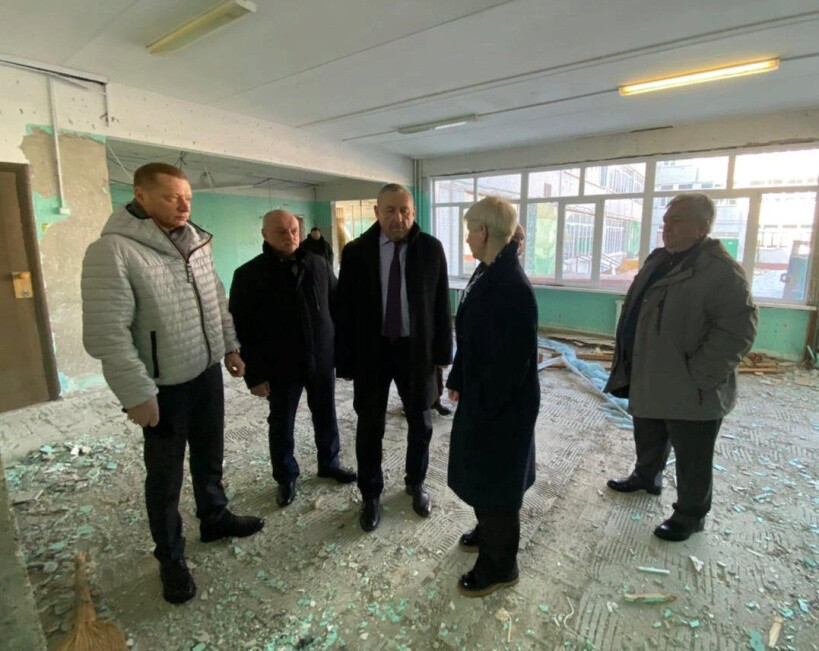 Богородские парламентарии проверили ход ремонтных работ в центре образования №23 в посёлке Обухово