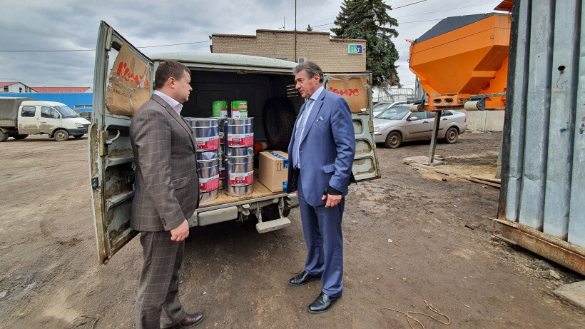 Депутат Московской областной Думы Владимир Пекарев передал Богородскому округу тонну краски