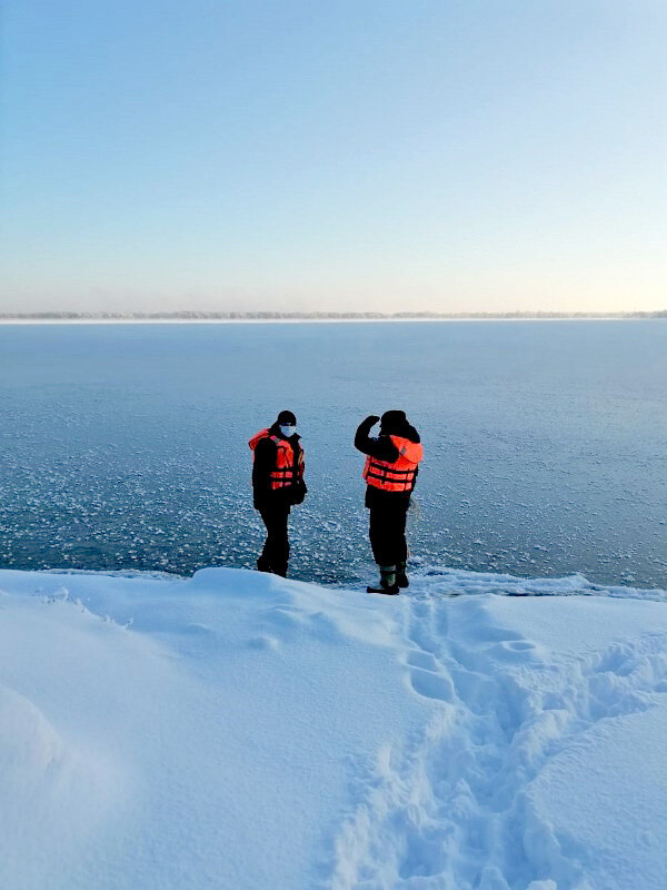 Выходить на лед водоемов опасно для жизни